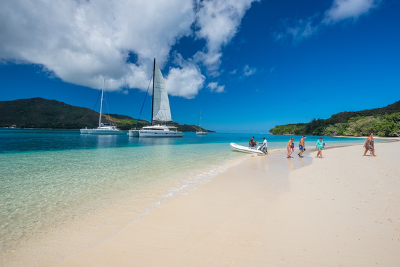 Plage et catamarans, Seychelles